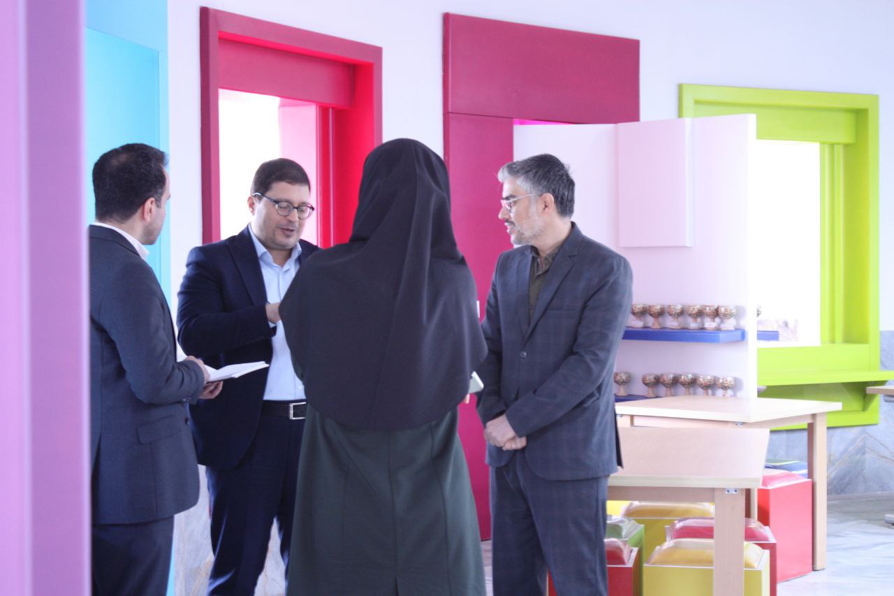 بازدید مدیر مرکز نوآوری و شتاب‌دهنده معاونت علمی ریاست جمهوری از گروه توسعه فناوری سلامت دانشگاه علوم پزشکی گناباد